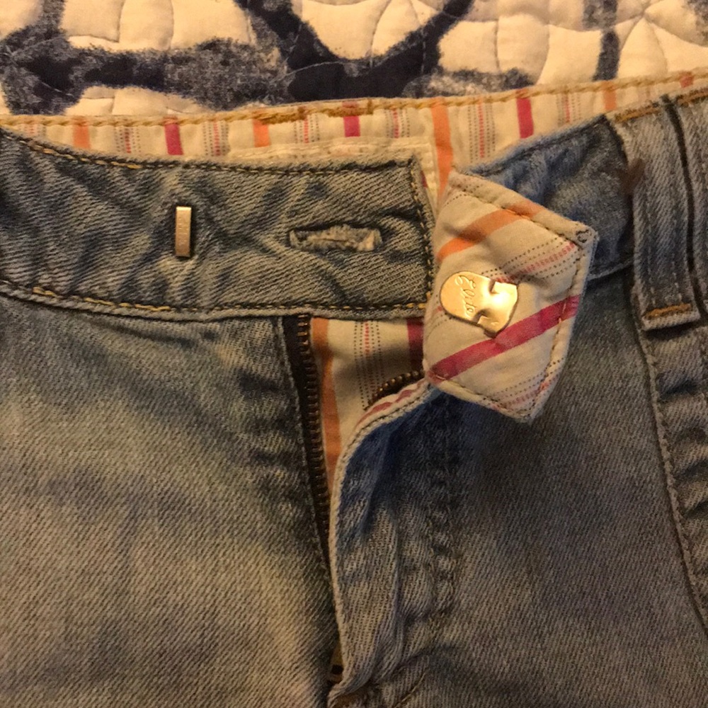 Shorts - Picture 3 of 3